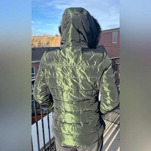 Winter Puffer Jacket Forest Green. Like new condition - Picture 2 of 7
